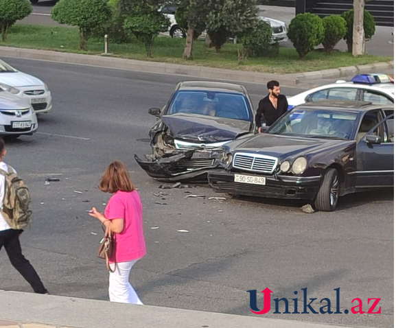 Yasamalda "Mercedes" "Opel"lə toqquşdu - FOTOLAR